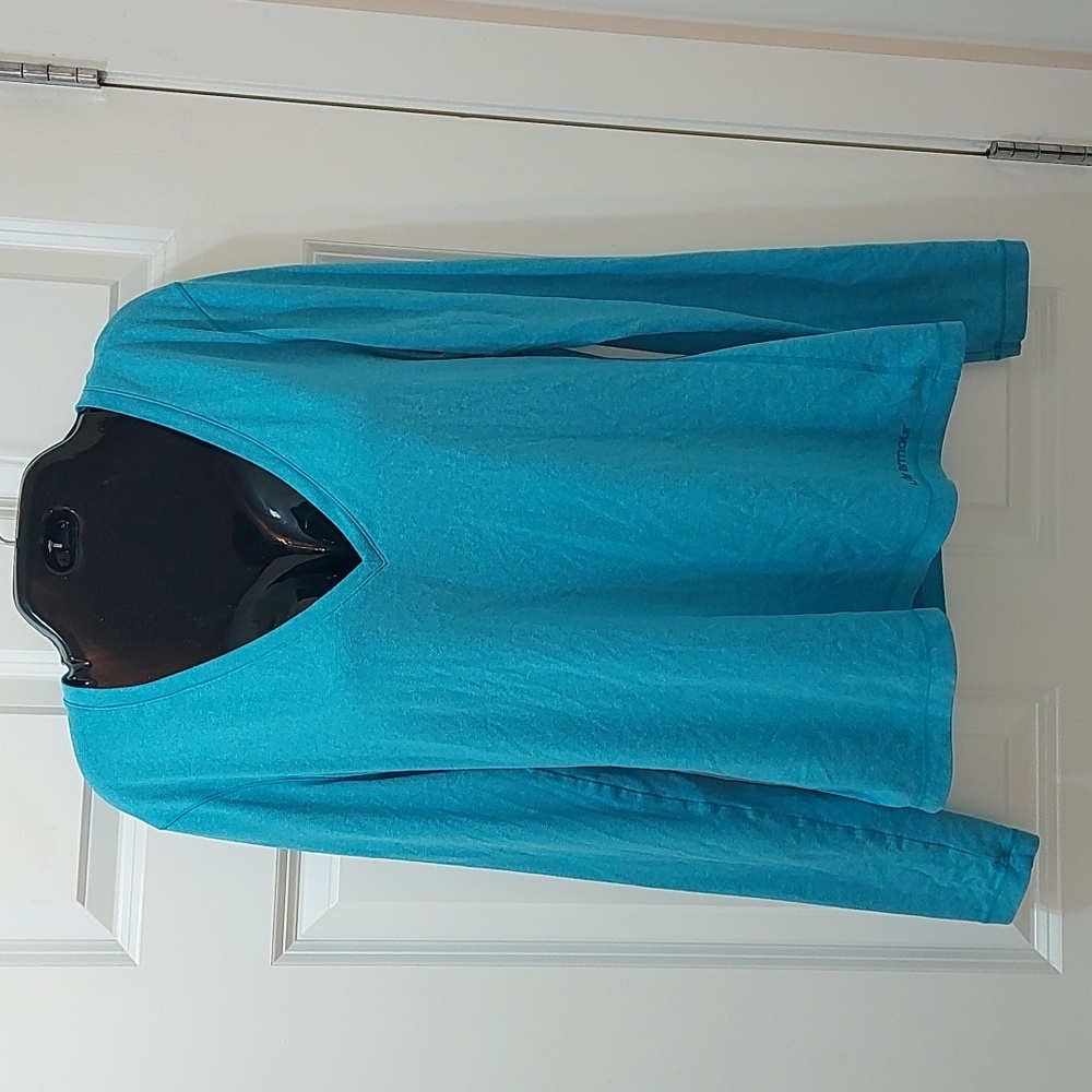 Under Armour top